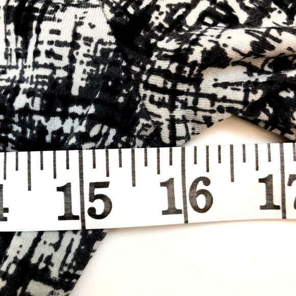 LILLA P Small Grey Black White V-Neck Wrap Ruched Fit & Flare Top - Picture 9 of 11